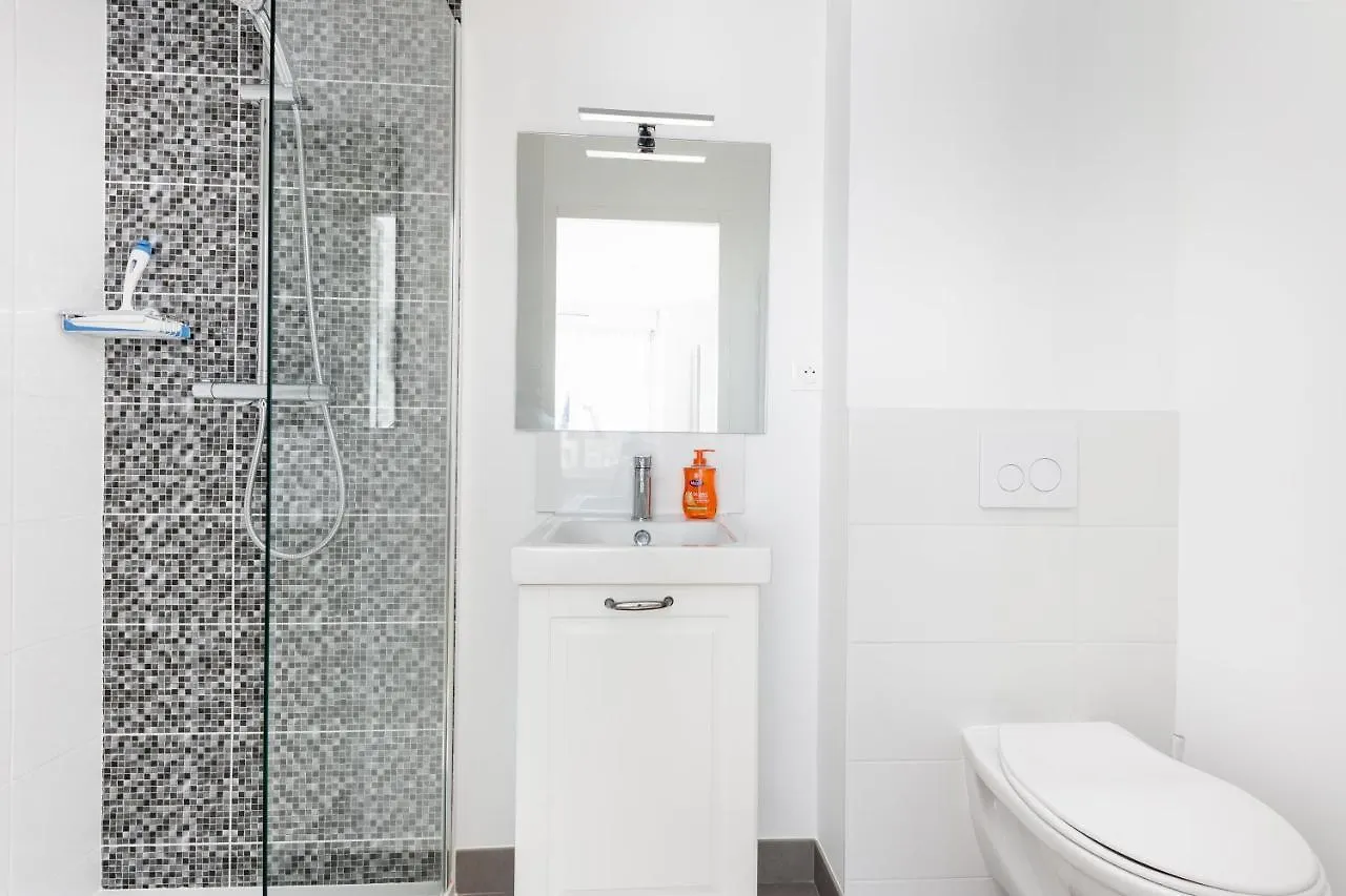 La Recouvrance : Chambre Spacieuse Avec Sdb Privative, Cuisine Et Salon Partages, Terrasse, Proche Facs Et Centre Brest 0*,
